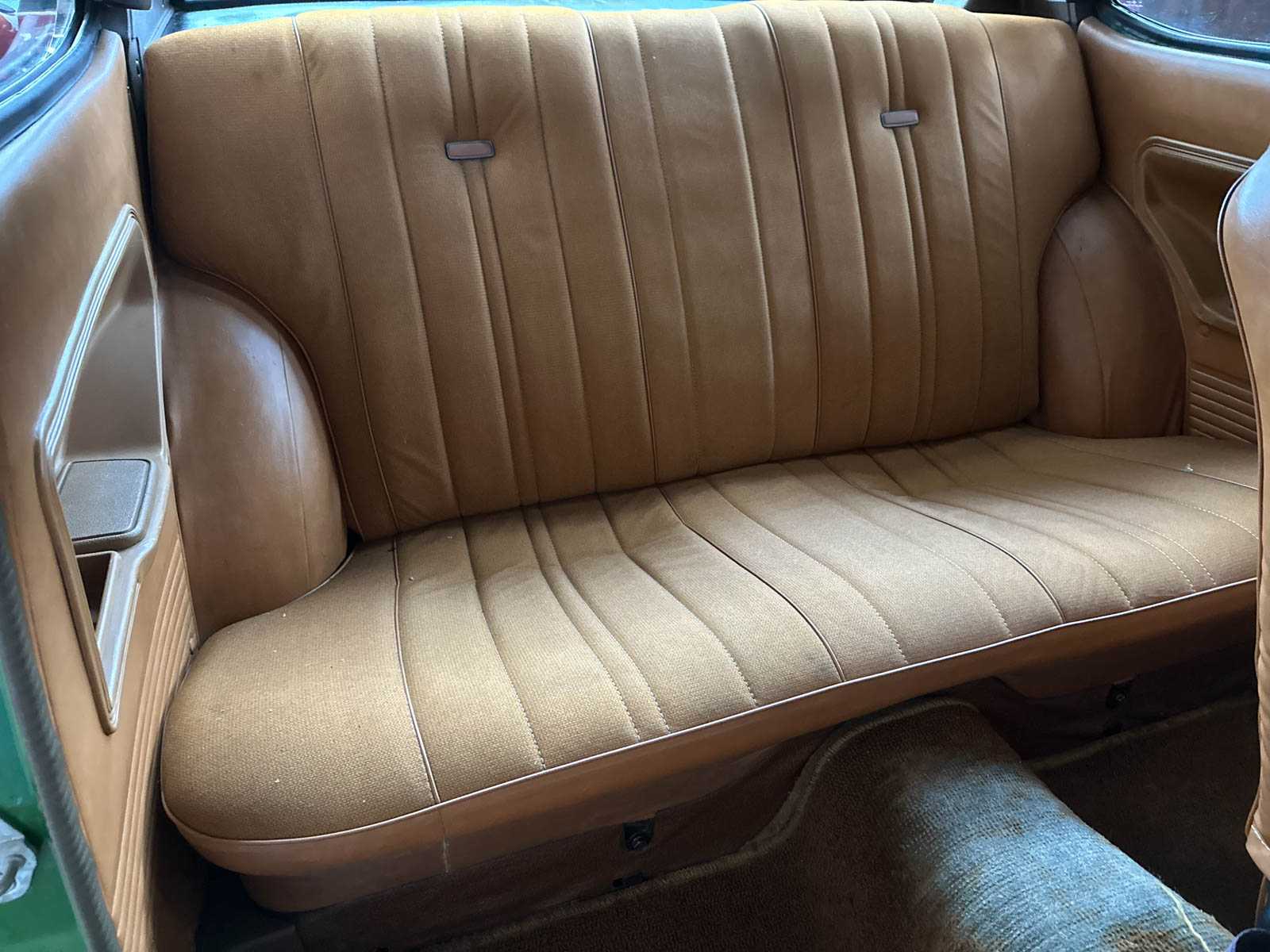 Toyota Carina 1.6 de Luxe 75pk 1976, 98-JU-66