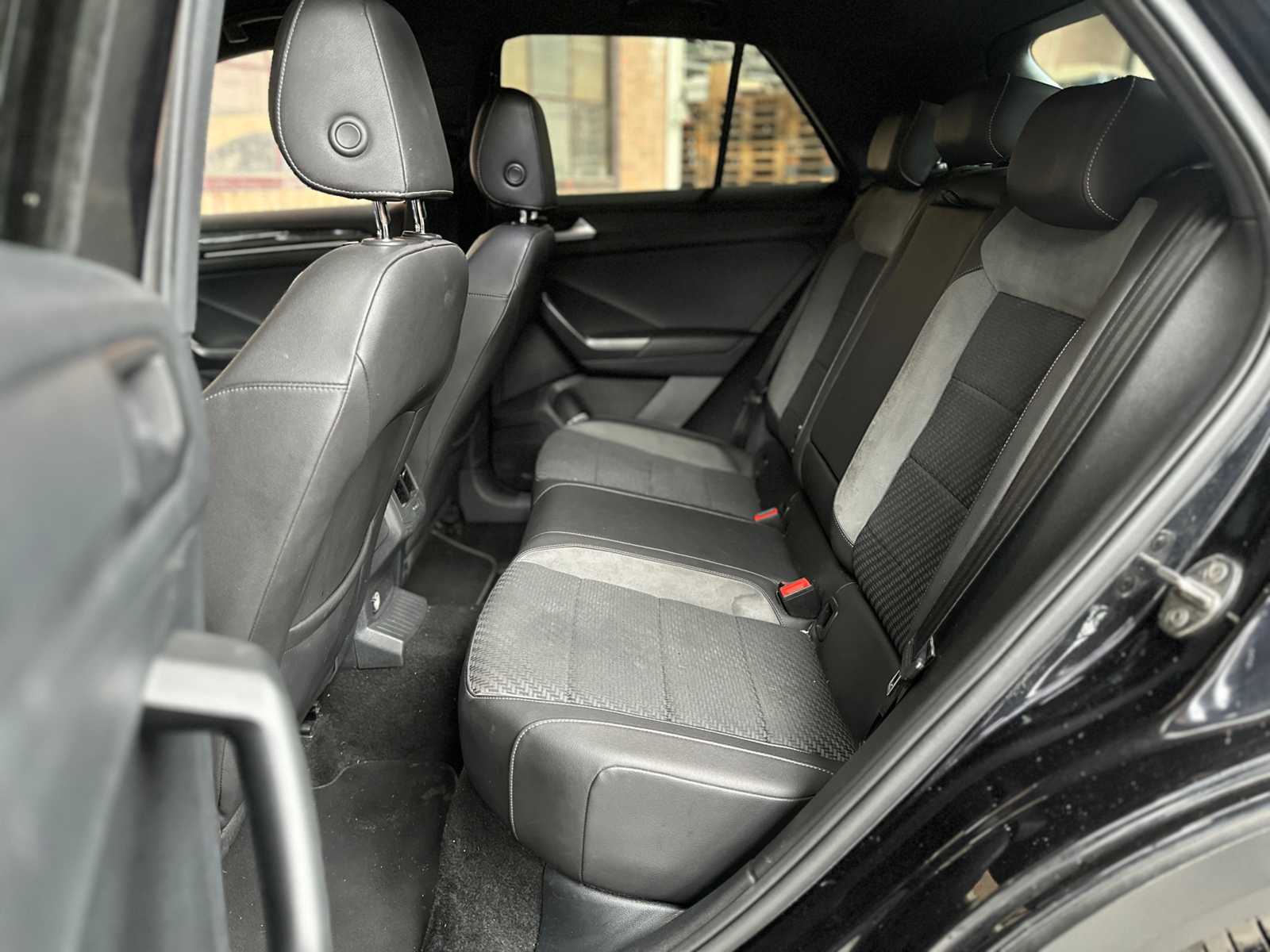 Volkswagen T-Roc 1.5 TSI R-Line Sport Business R 150pk 2019, J-599-LZ