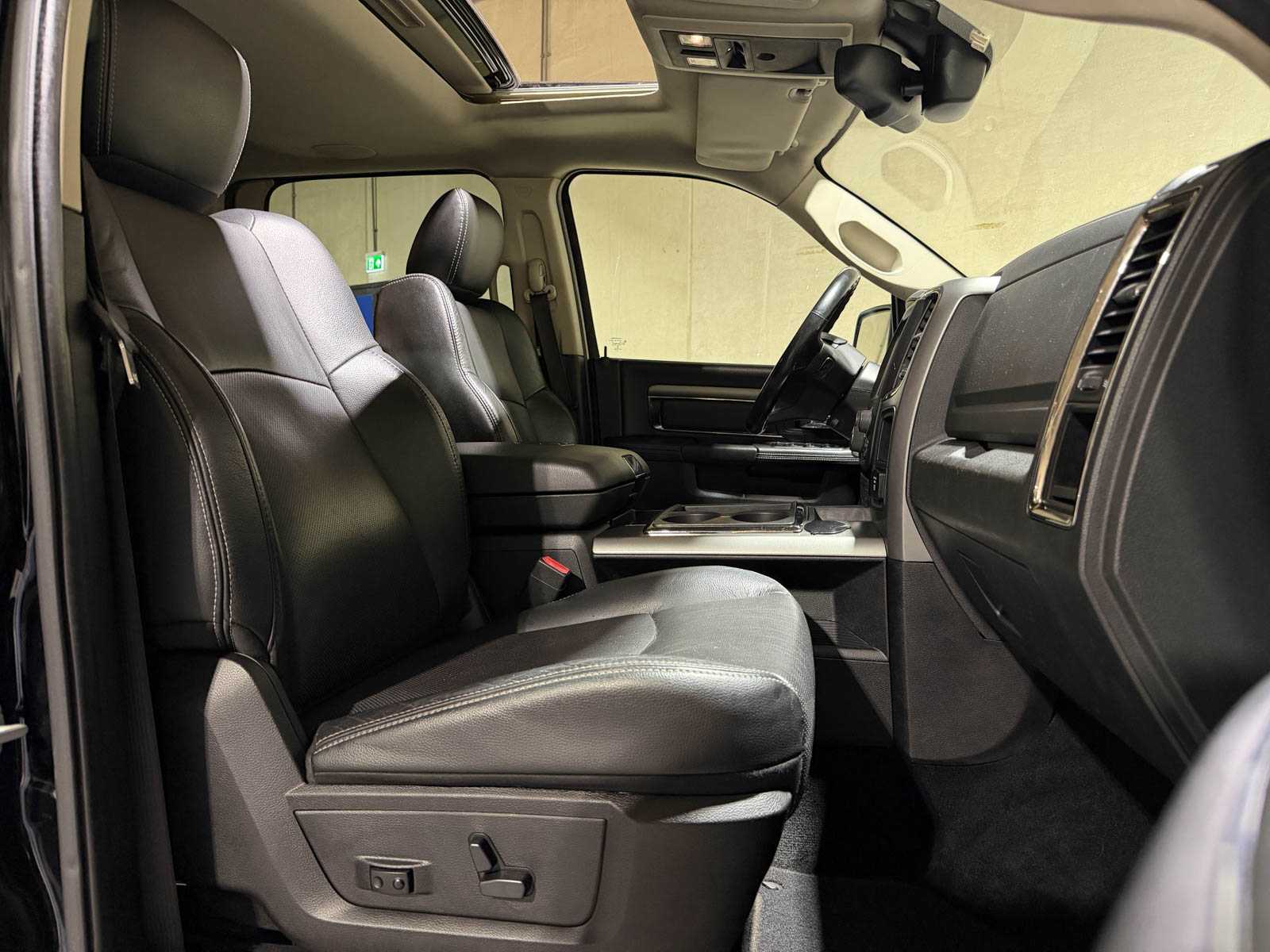 Dodge Ram 1500 5.7 V8 Quad Cab 6'4 401hp 2015 (Original-NL), VN-540-B Commercial Vehicle