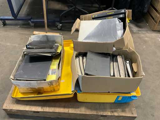 Raccolta batch di libri, foto, documentazione di Scania