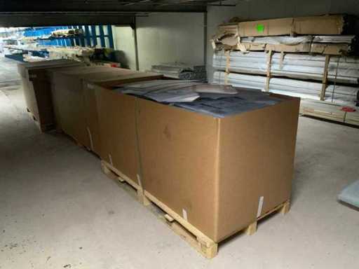 Doos met restanten polycarbonaat plaatmateriaal (3x)