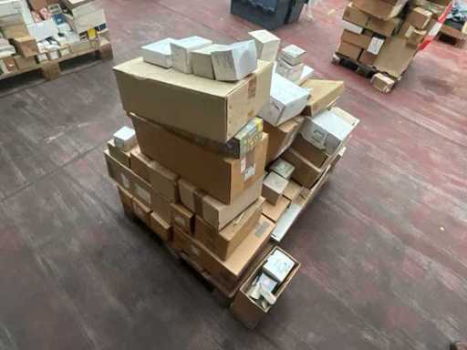  Autoteile in Originalverpackung