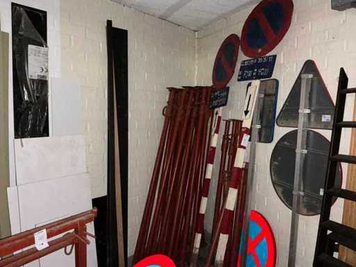 Batch of screw props