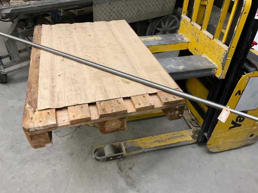 Șuruburi trapezoidale cu plumb