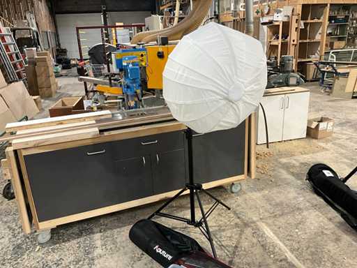 Apature 300d Spotlight with tripod Manfrotto 1004BAC