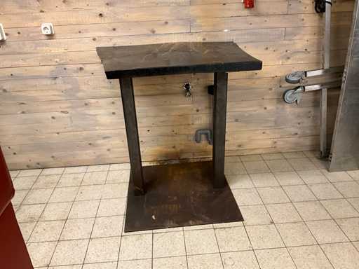 Tree trunk standing table