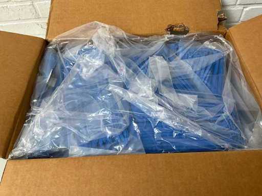 Dużo wiązań na kable, po 50 worków po 100 kawałków każda