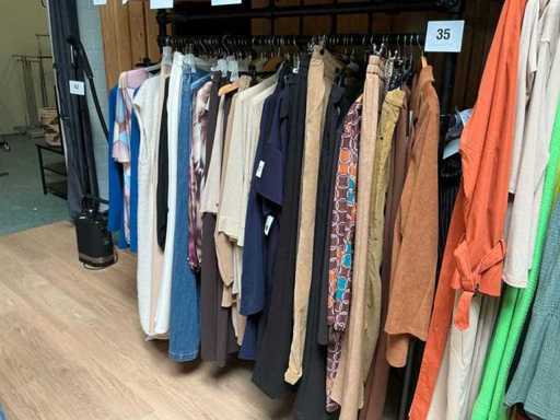 Various women's clothing plus sizes (65x)