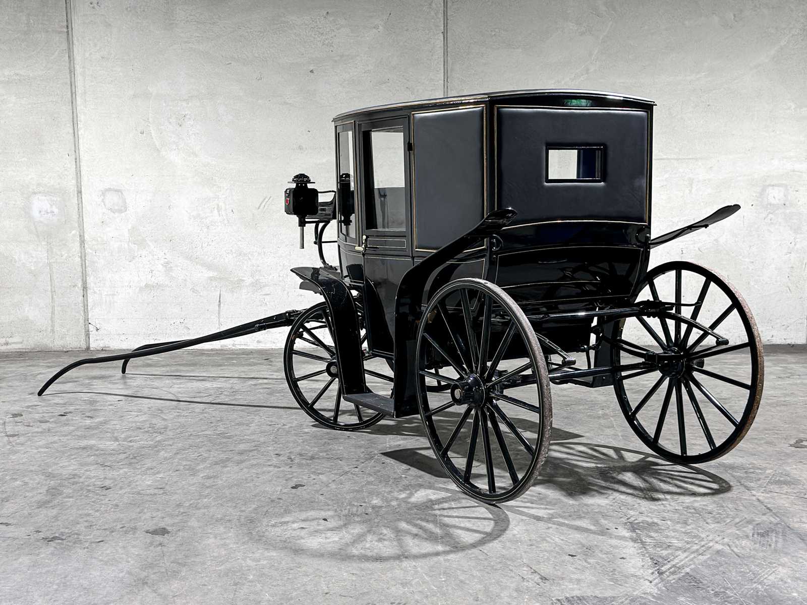 Carriage Berline Classic Horse-Drawn Carriage