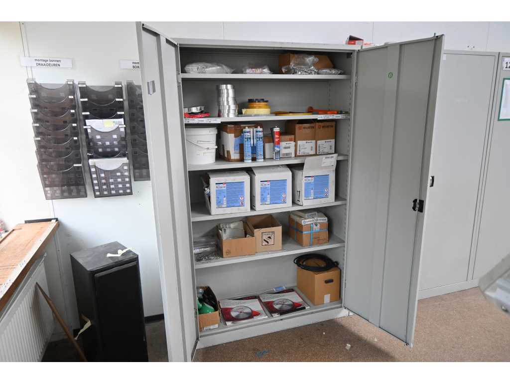 Burg - Werkplaatskast met inhoud installatiematerialen en koelcel toebehoren
