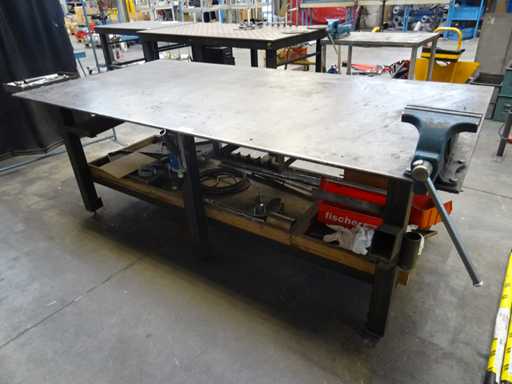 Welding table