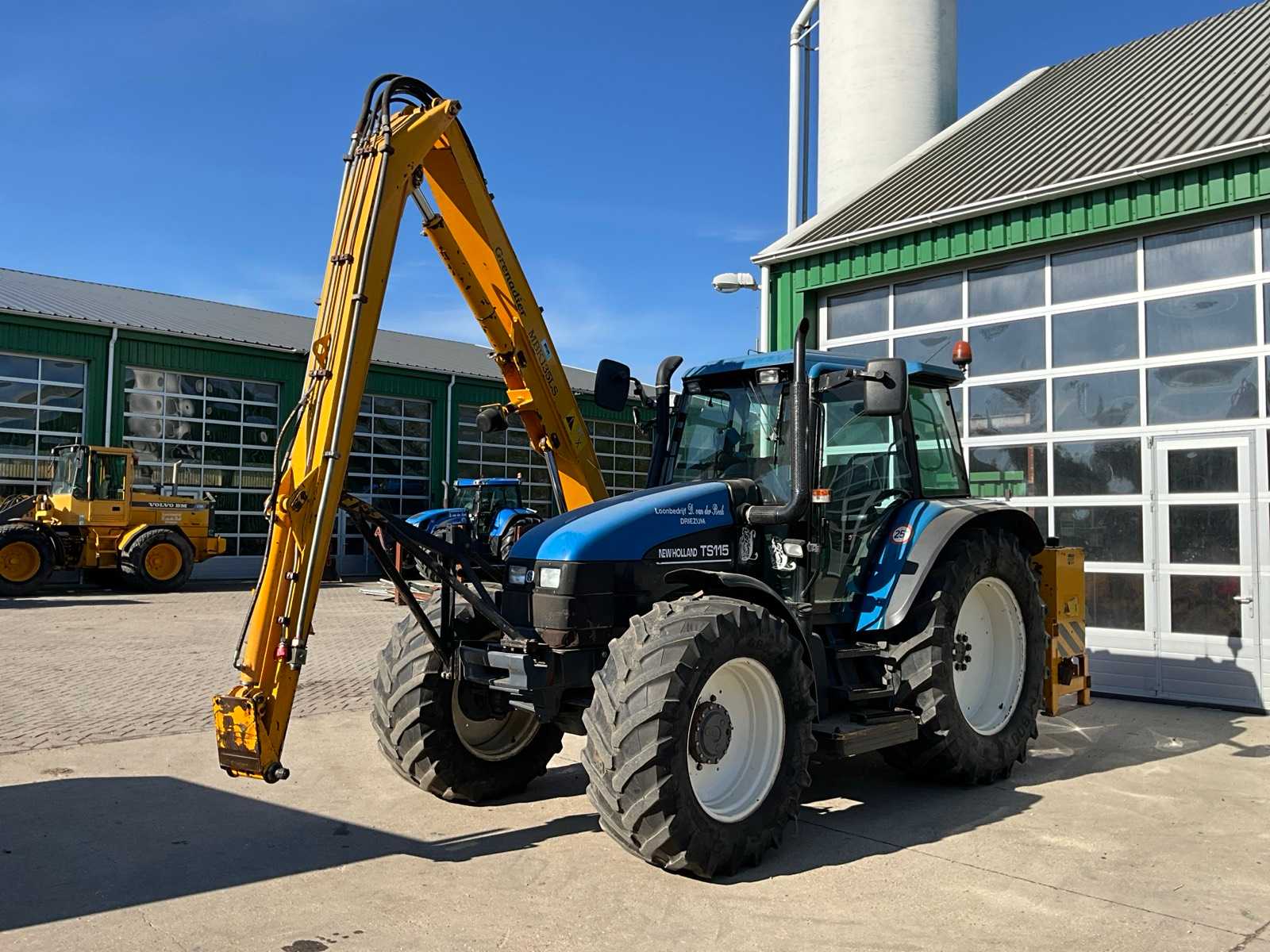 1999 New Holland TS115 Mower arm combination