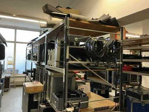 Lagerregal ohne Inhalt