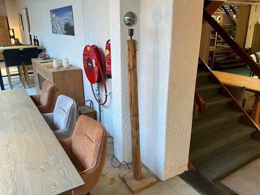 Lampa pod?ogowa bez aba?uru