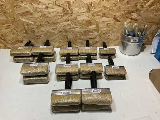 Verschiedene Blockbürsten und Pinsel (36x)