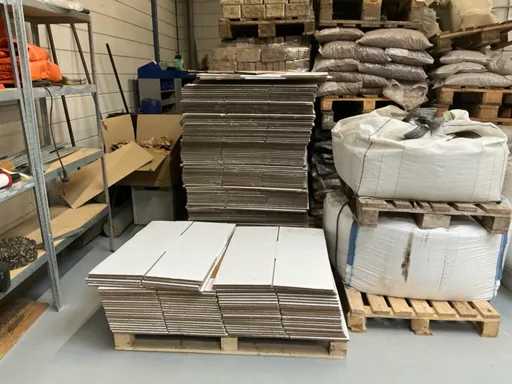 Partia kartonowych pudełek