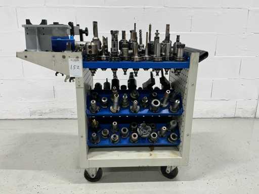 Căruciorul Garant Tool cu 101 suporturi SK40