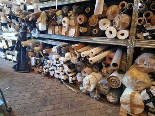   Multă piele și diverse țesături