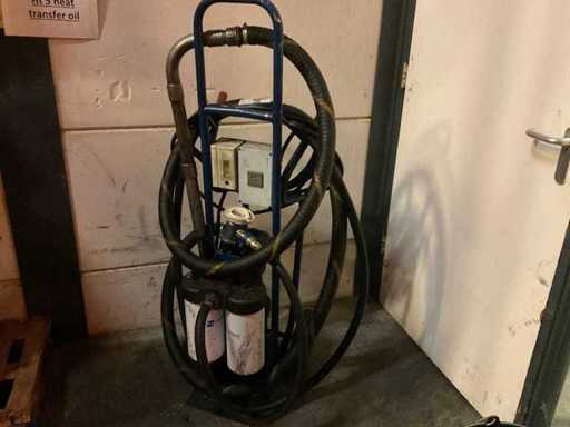 Bomba de tambor en el carrello de mano