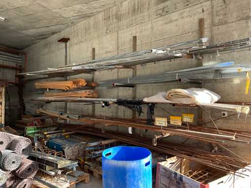 Wall shelf with contents without pallets