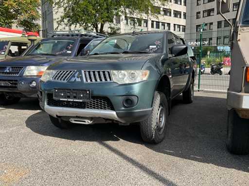 Vehicul Mitsubishi L200 Army 2014