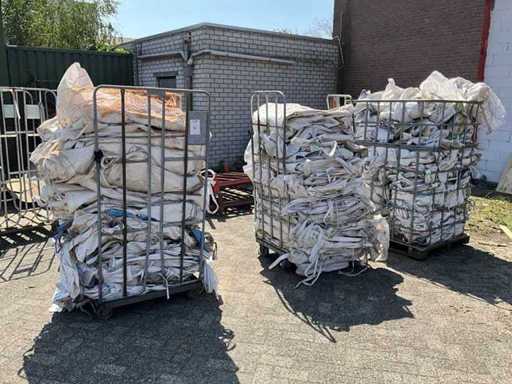 Batch of cubic meters and 1/2 cubic meters of big bags
