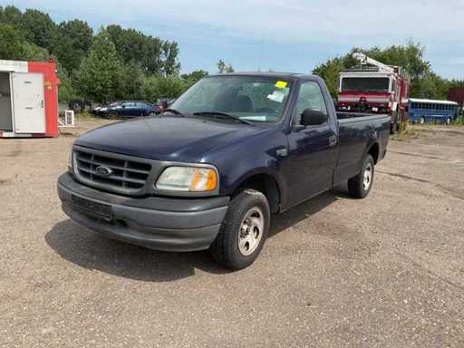 Ford F150 XL Samochod Osobowy z 2003 roku