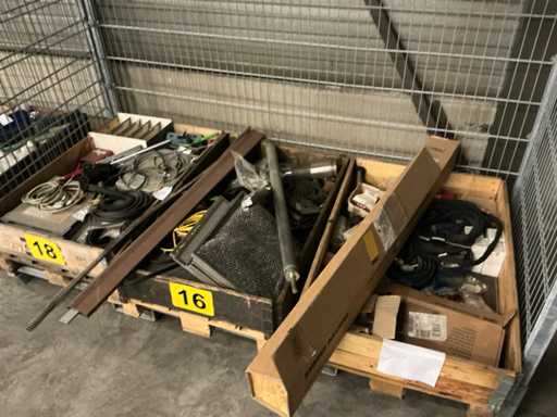 Batch of various spare parts