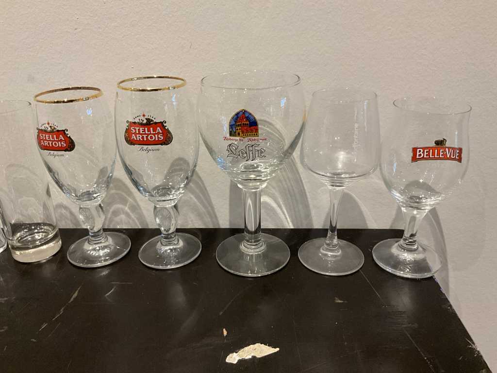Approx. 500 different glasses