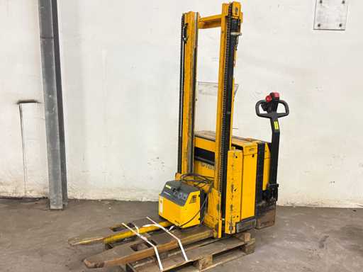 Camión apilador eléctrico JUNGHEINRICH