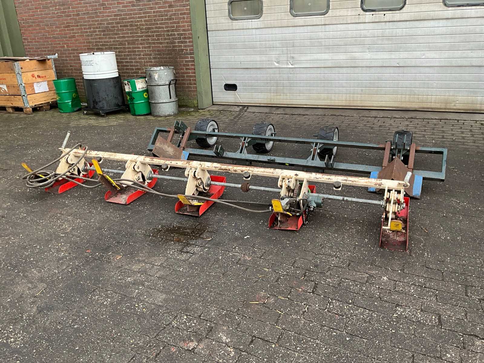 Hoeing machine parts