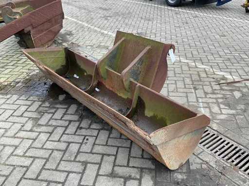 Excavator bucket 'CW40'