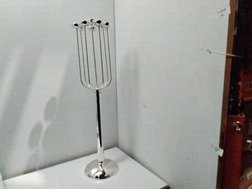 Exklusiver versilberter Bodenkronleuchter