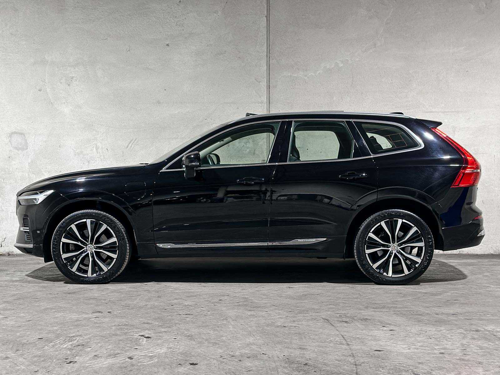 Volvo XC60 2.0 T6 Plug-in hybrid AWD Core Bright 253pk 2027 (Origineel-NL+1e eigenaar), S-190-RP