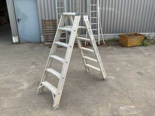 Das Aluminum stepladder