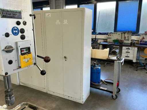 Flügeltürenschrank