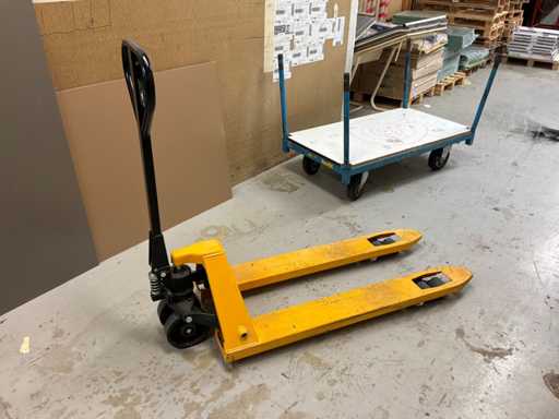 Pallet truck