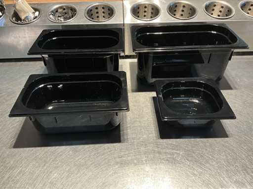 Partia plastikowych pojemników gastronomicznych