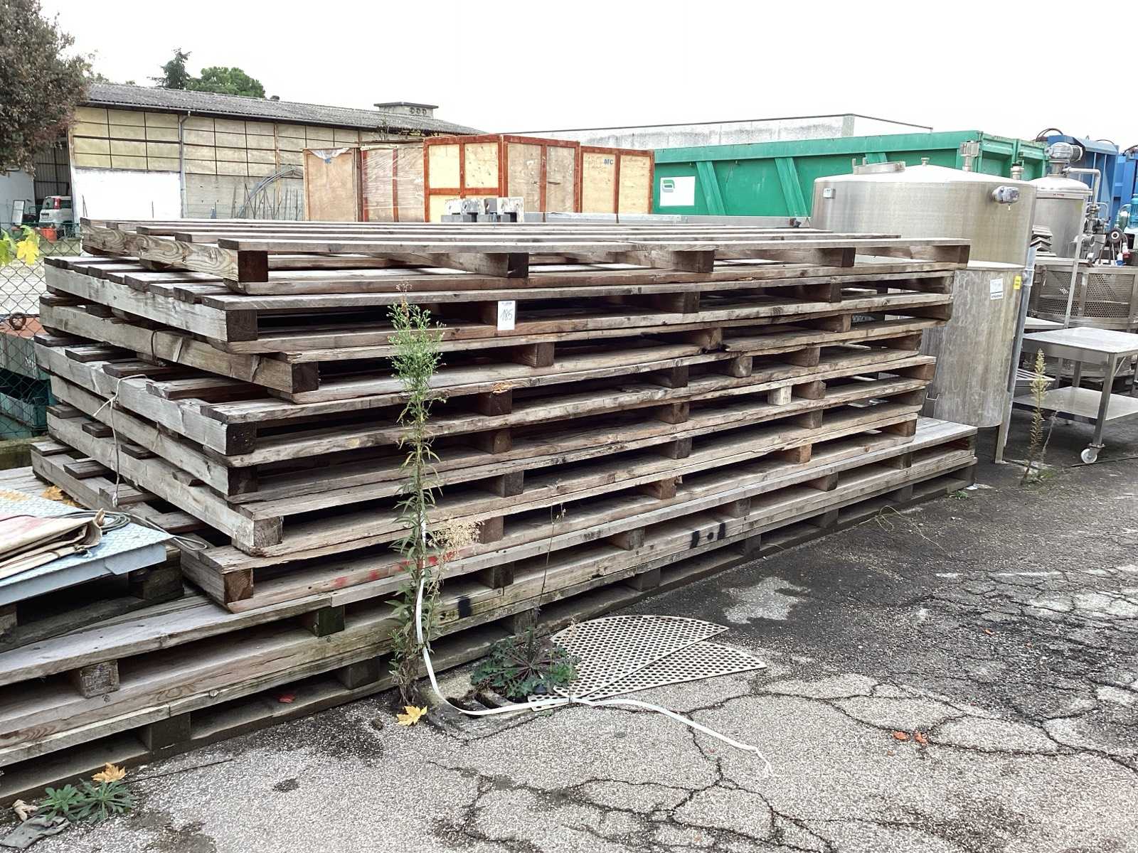 Various long pallets
