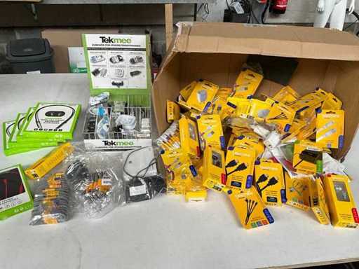 Mélangez les différents accessoires de téléphone Tekmee