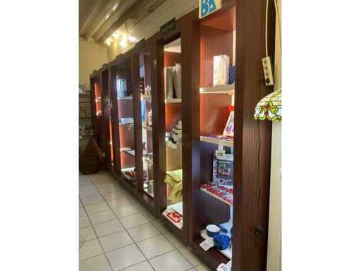 Wandschrank mit Beleuchtung (4x)