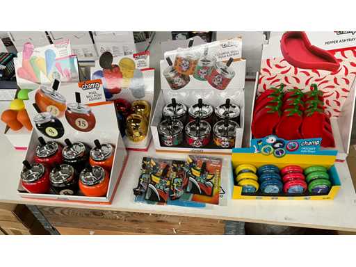 Champ Divers cendriers exposés (51x)