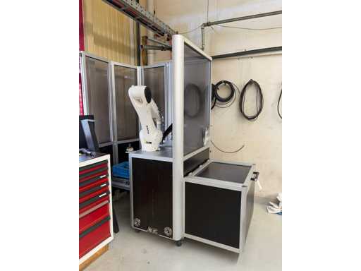 KUKA  WBT AUTOMATION Roboterzelle