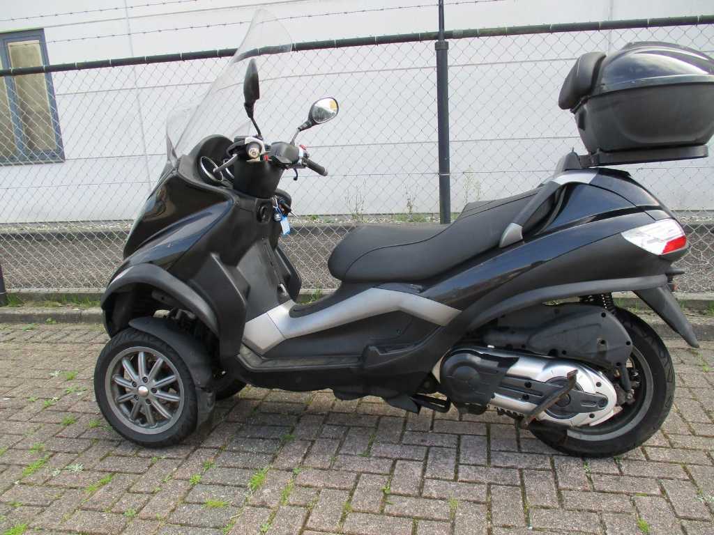 Piaggio MP3 400 ie RL tricycle motor scooter