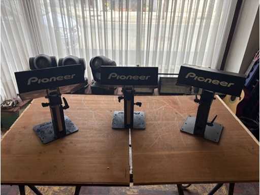 Pioneer   lessenaars (3x)