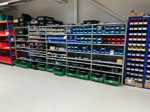 Lagerregal ohne Inhalt