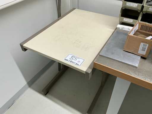 In hoogte verstelbare werkplaatstafel