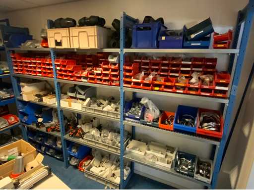 Contenuto della rivista varie parti 1 (c) di Parker