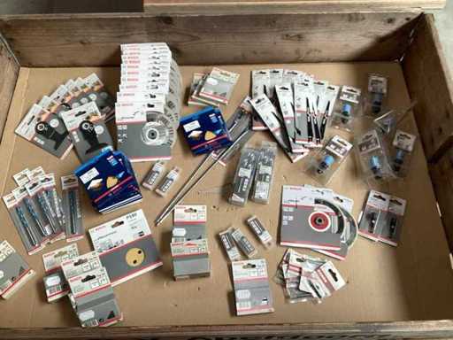 BOSCH mix kavel diverse gereedschappen en accessoires (82x)