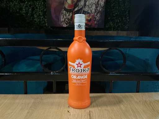 Trojka - Likeur op basis van wodka (5x)